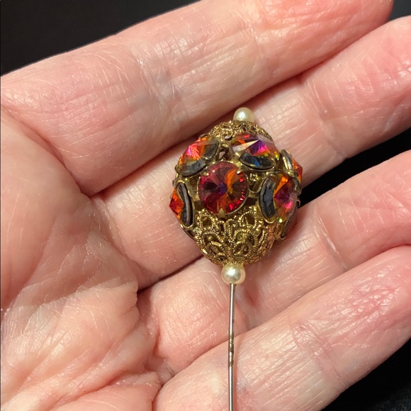 Elegant vintage 1950’s Gold with rhinestones in a Filigree hat Pin - Picture 8 of 12